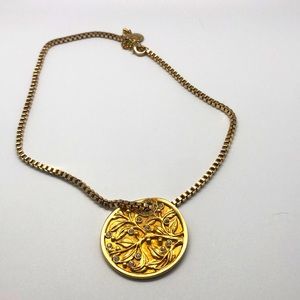 18” Sarah Coventry Necklace with medallion